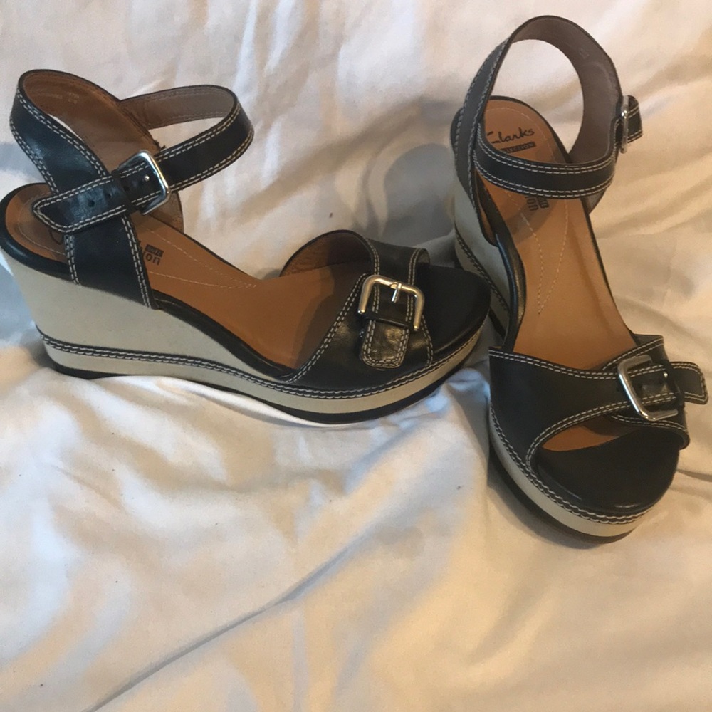 Clarks size 8 Wedges black and natural